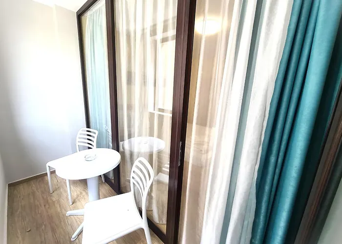 Aparthotel Stamopolu Lux With Pool View Primorsko